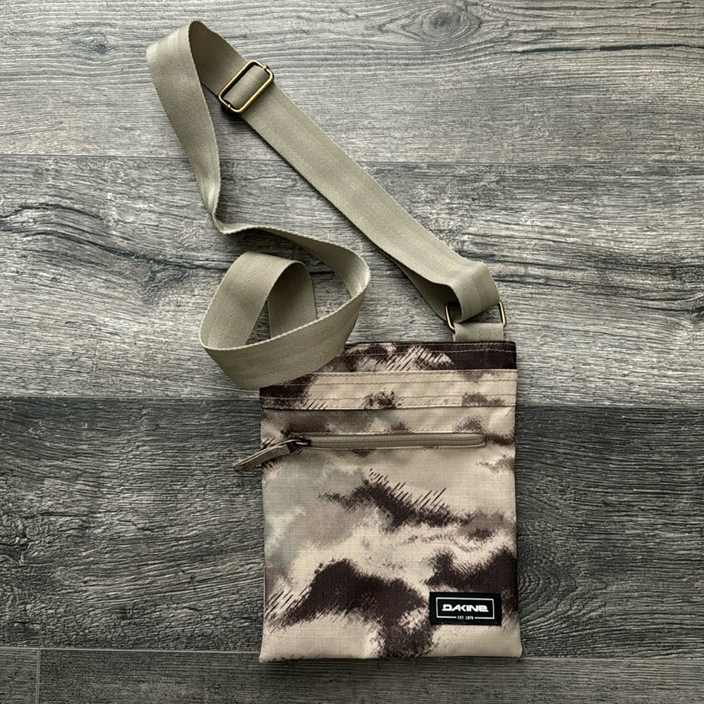 Dakine Jive Brown, Tan, Olive Abstract Print Crossbody Bag Purse